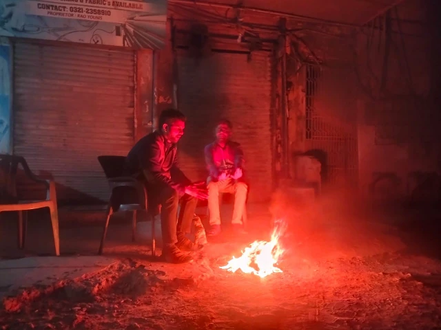 卡拉奇的气温连续第三天保持在个位数