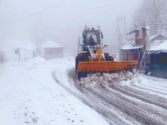 今天晚上澳门新臭门开什么_零度以下的寒冷让香拉冰天雪地