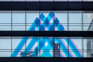 纽约市几家主要医院的数千名护士举行罢工