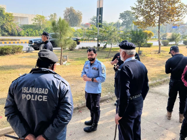 广东鹰论坛官网入口_CCD枪战导致“逃犯”死亡