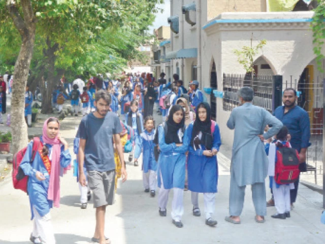 77778888888精准精疆_寒冷的天气缩短了上学的时间