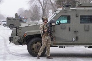 澳门马在线观看_法官裁定明尼阿波利斯联邦移民局不能拘留和平抗议者或使用催泪瓦斯