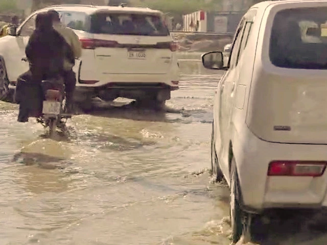曾经的模范社区，现在被污水淹没