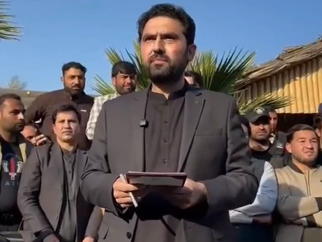 小逗逗免费图集大全_Afridi保证向受影响的蒂拉人提供支持