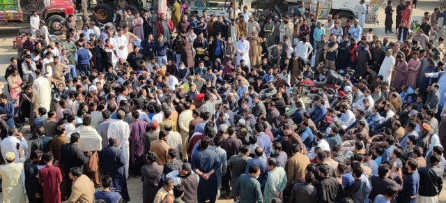 管家和100%准确免费预测_斯莱恩·哈里的家人举行静坐抗议