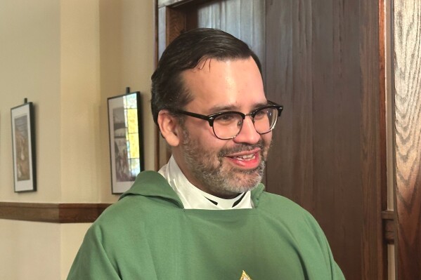 明尼阿波利斯的一座教堂举行了一场名为“悲叹与希望”的礼拜仪式，人们担心移民受到打击