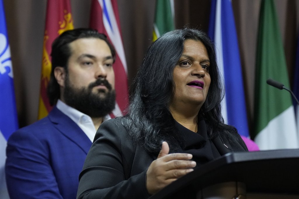 谢贤王菲最新新闻_成千上万的联邦政府工作人员收到了裁员通知