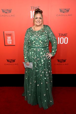 科琳·胡佛在接近治疗结束时透露了癌症诊断