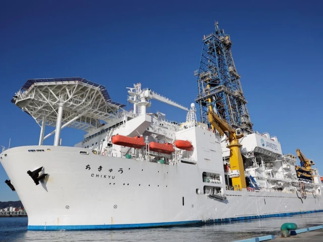 日本开始开采深海稀土