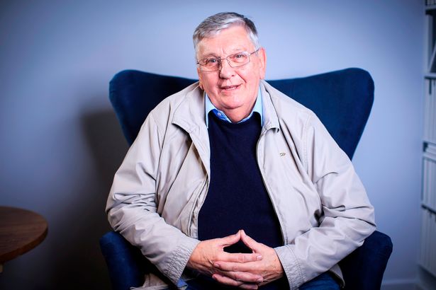 新澳门十二生肖今晚出什么_德里克·马丁去世：《东区人》传奇人物查理·斯莱特去世，享年92岁