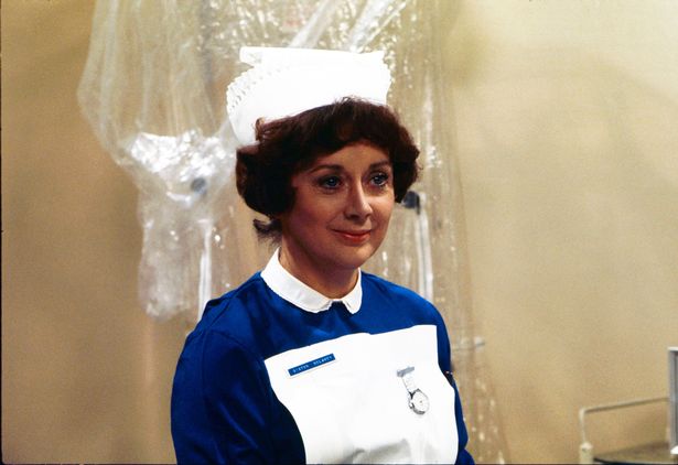 找回白蛇传1209cc免费资料_希拉·伯内特去世：《加冕街》女星去世，享年94岁，悼念之声纷至沓来