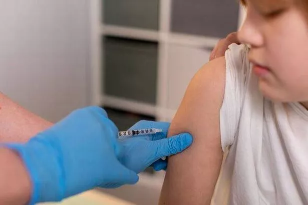 英国国家医疗服务体系的电脑出现故障，导致孩子们推迟了重要的疫苗接种