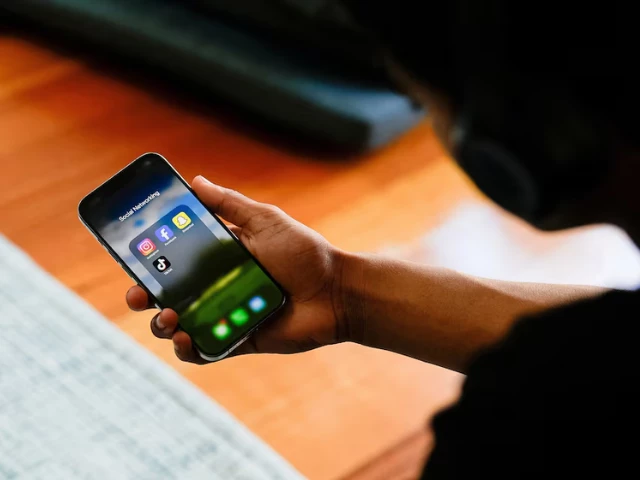 微博发布:新冂五行走势_国会议员推动更严格的社交媒体法律